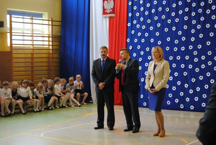 14 ZS3 w Ostrołęce Pasowanie Pierwszaków 2014