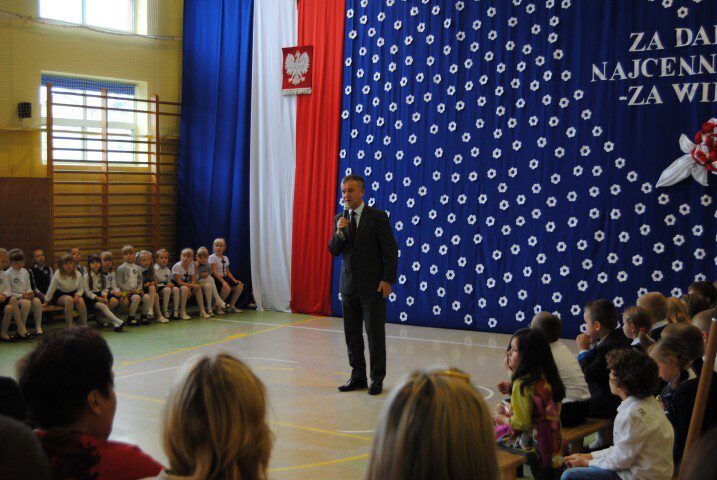 16 ZS3 w Ostrołęce Pasowanie Pierwszaków 2014