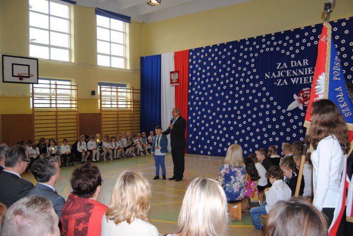 9 ZS3 w Ostrołęce Pasowanie Pierwszaków 2014