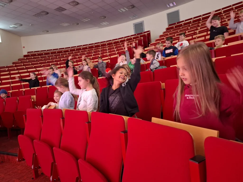 kosmiczny spektakl 4