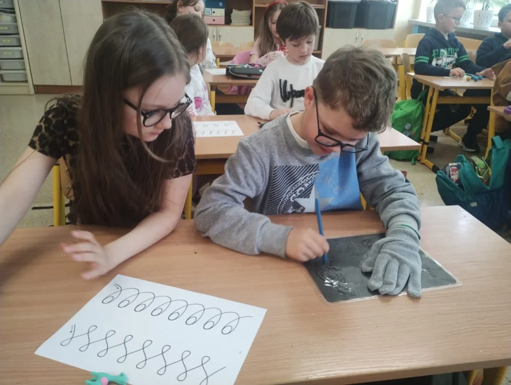 kazdy inny wszyscy rowni 7 